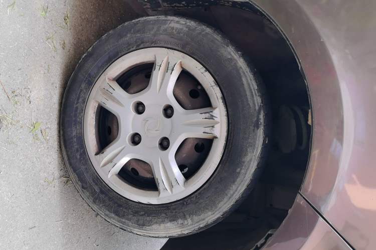 Used Dongfeng Fengon 330 2014 1.5L Manual Standard Edition DK15-02 Right Front Wheel Hub