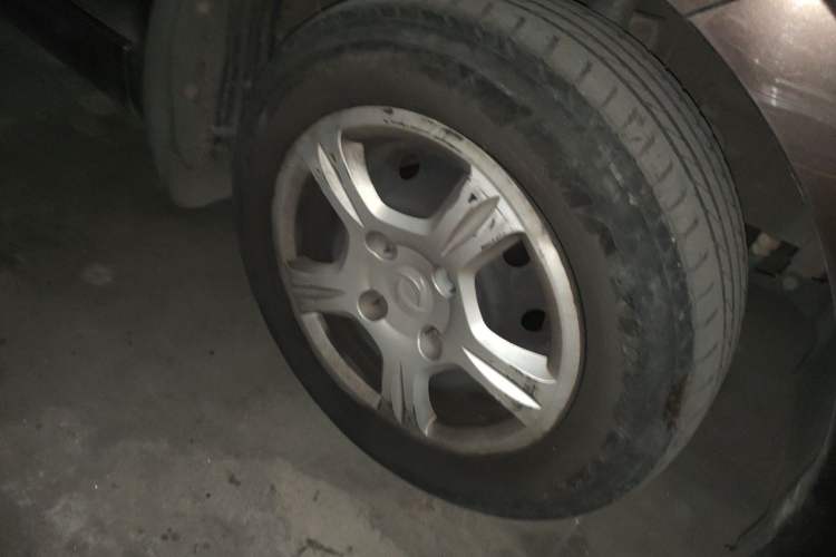 Used Dongfeng Fengon 330 2014 1.2L Manual Practical Version DK12-07 Right Front Wheel Hub