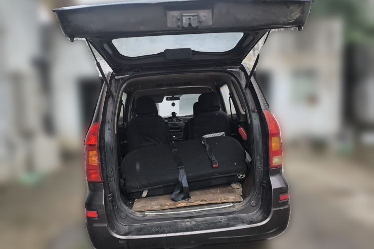 Used Dongfeng Fengon 330 2014 1.5L Manual Standard Edition DK15-02 Trunk