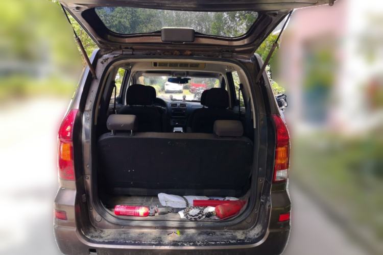 Used Dongfeng Fengon 330 2014 1.5L Manual Standard Edition DK15-02 Trunk