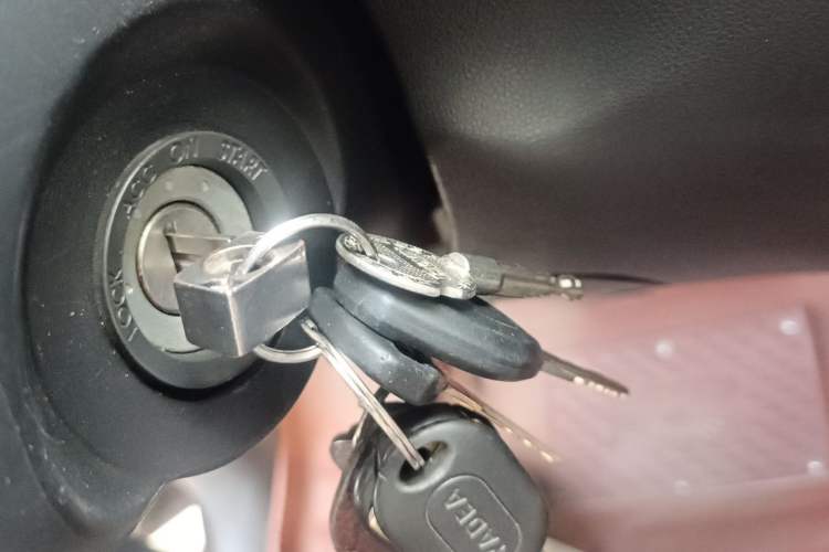 Used Dongfeng Fengon 330 2014 1.5L Manual Standard Edition DK15-02 Vehicle Key