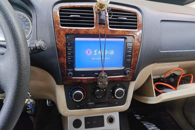 Used Dongfeng Fengon 330 2014 1.5L Manual Utility Version DK15 Audio And AC Panel
