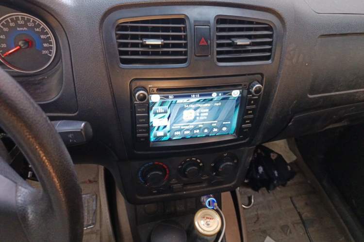 Used Dongfeng Fengon 330 2014 1.5L Manual Utility Version DK15 Audio And AC Panel