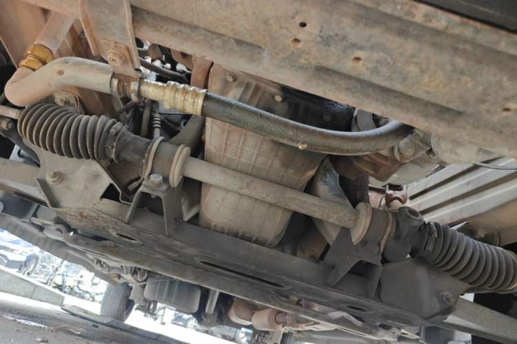 Used Dongfeng Fengon 330 2014 1.5L Manual Utility Version DK15 Chassis Front