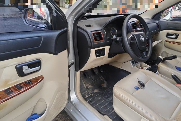 Used Dongfeng Fengon 330 2014 1.5L Manual Utility Version DK15 Driver Seat