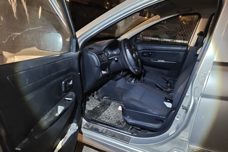 Used Dongfeng Fengon 330 2014 1.5L Manual Utility Version DK15 Driver Seat