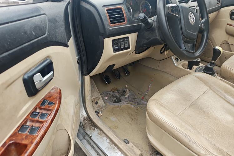 Used Dongfeng Fengon 330 2014 1.5L Manual Utility Version DK15 Driver Seat