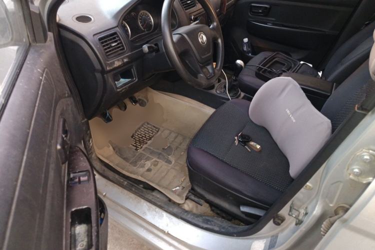 Used Dongfeng Fengon 330 2014 1.5L Manual Utility Version DK15 Driver Seat