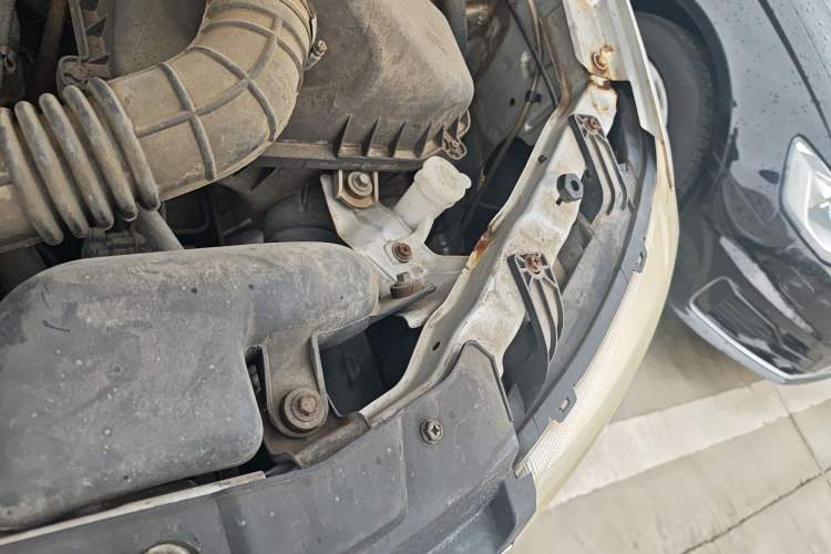 Used Dongfeng Fengon 330 2014 1.5L Manual Utility Version DK15 Engine Bay Left