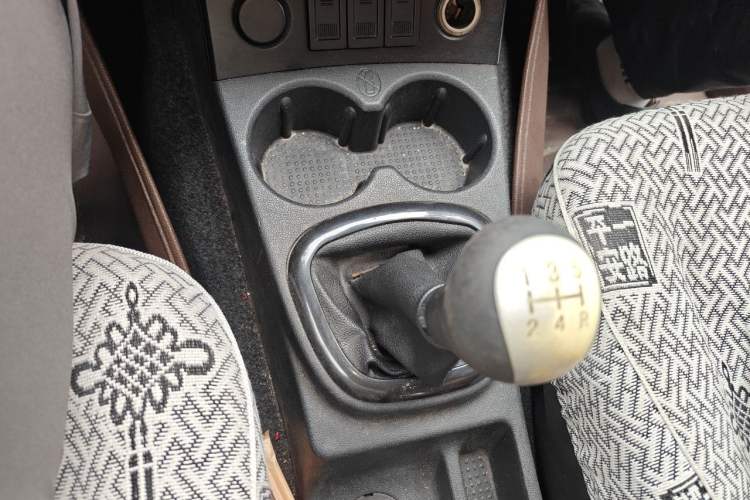 Used Dongfeng Fengon 330 2014 1.5L Manual Utility Version DK15 Gear Lever