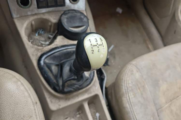 Used Dongfeng Fengon 330 2014 1.5L Manual Utility Version DK15 Gear Lever