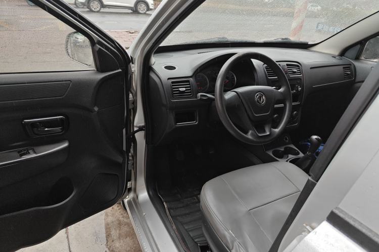 Used Dongfeng Fengon 330 2014 1.5L Manual Utility Version DK15 Interior 3