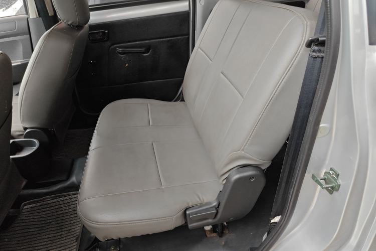 Used Dongfeng Fengon 330 2014 1.5L Manual Utility Version DK15 Interior 4