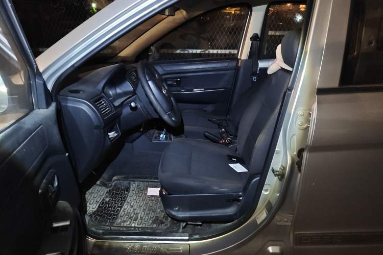 Used Dongfeng Fengon 330 2014 1.5L Manual Utility Version DK15 Left Front Seat