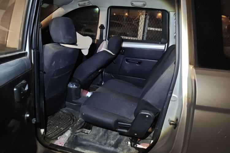 Used Dongfeng Fengon 330 2014 1.5L Manual Utility Version DK15 Left Rear Seat
