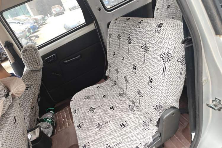 Used Dongfeng Fengon 330 2014 1.5L Manual Utility Version DK15 Left Rear Seat
