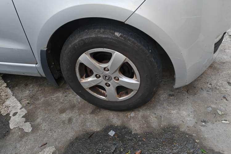 Used Dongfeng Fengon 330 2014 1.5L Manual Utility Version DK15 Right Front Wheel Hub
