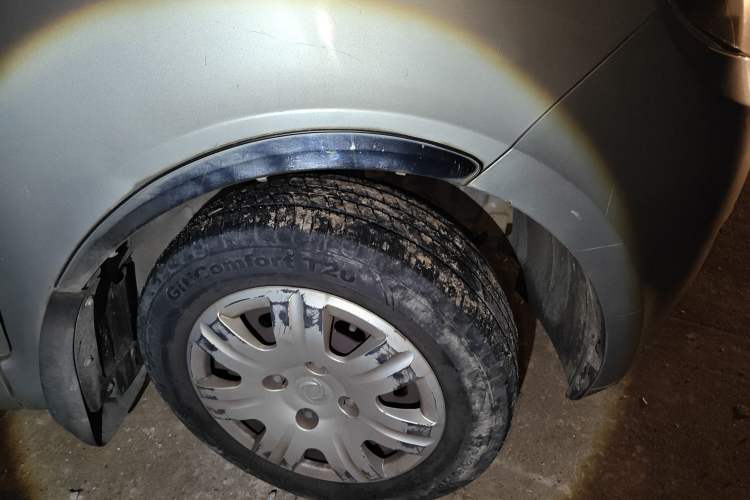 Used Dongfeng Fengon 330 2014 1.5L Manual Utility Version DK15 Right Front Wheel Hub