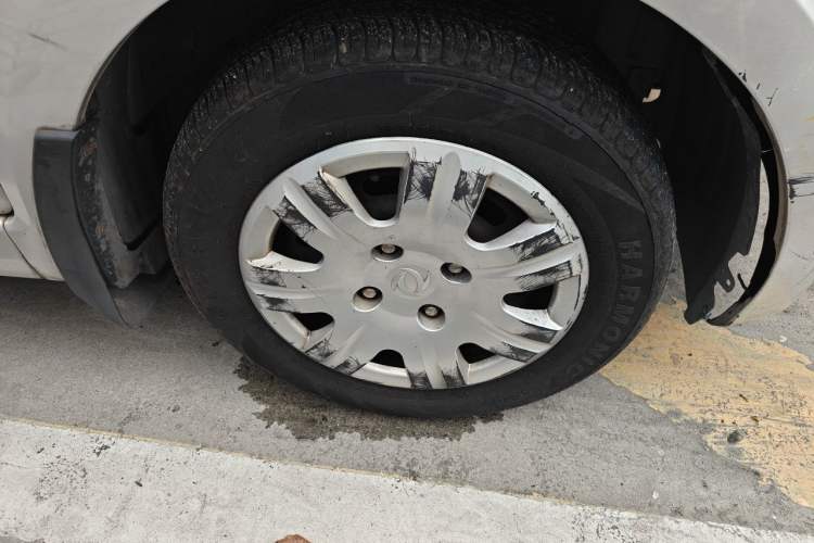 Used Dongfeng Fengon 330 2014 1.5L Manual Utility Version DK15 Right Front Wheel Hub