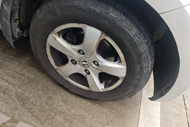 Used Dongfeng Fengon 330 2014 1.5L Manual Utility Version DK15 Right Front Wheel Hub