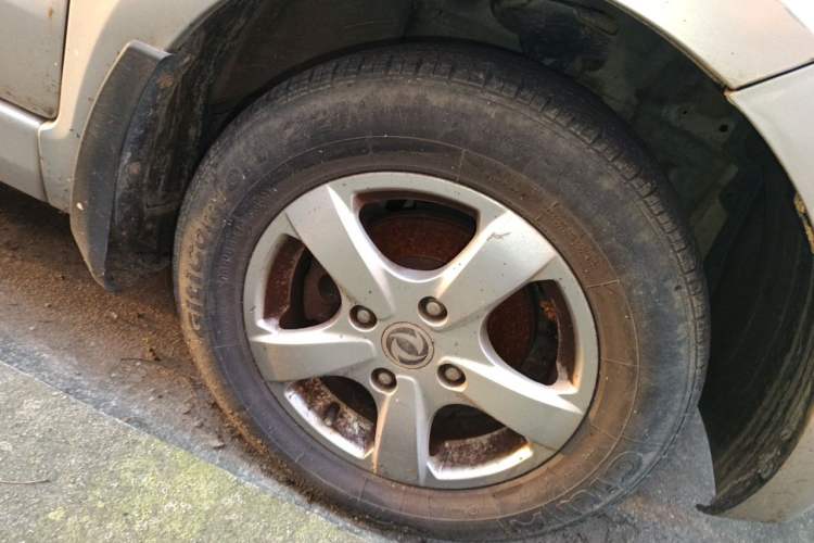 Used Dongfeng Fengon 330 2014 1.5L Manual Utility Version DK15 Right Front Wheel Hub