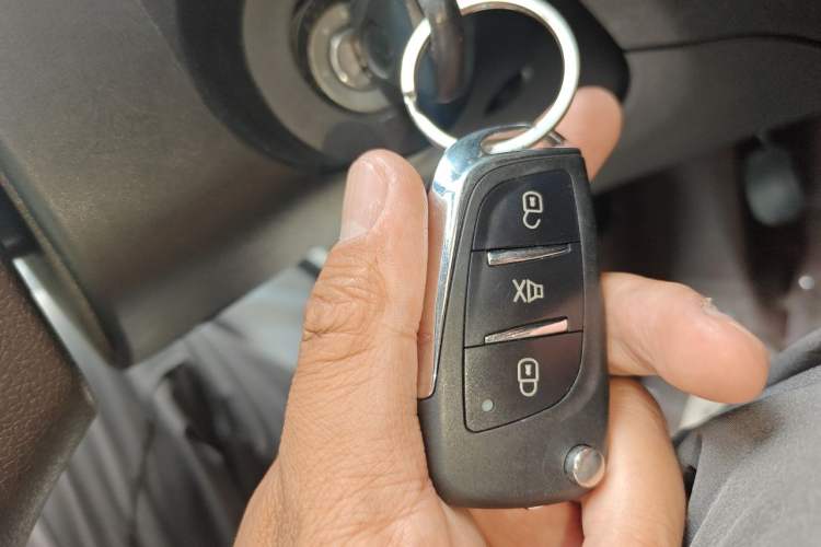 Used Dongfeng Fengon 330 2014 1.5L Manual Utility Version DK15 Vehicle Key