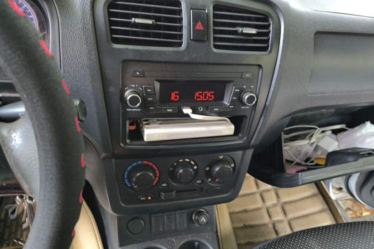 Used Dongfeng Fengon 330 2014 1.5L Manual Utility Version DK15 Audio And AC Panel