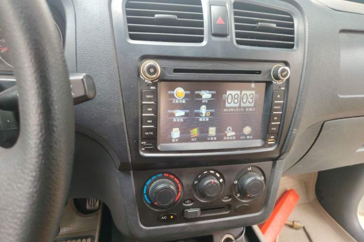 Used Dongfeng Fengon 330 2014 1.2L Manual Practical Version DK12-07 Audio And AC Panel