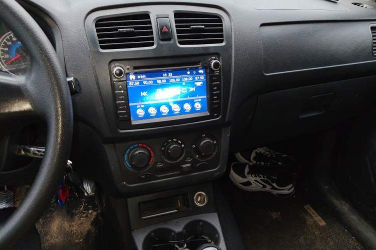 Used Dongfeng Fengon 330 2014 1.3L Manual Utility Version DK13-07 Audio And AC Panel