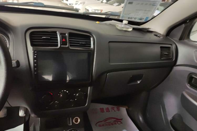 Used Dongfeng Fengon 330 2014 1.2L Manual Practical Version DK12-07 Audio And AC Panel