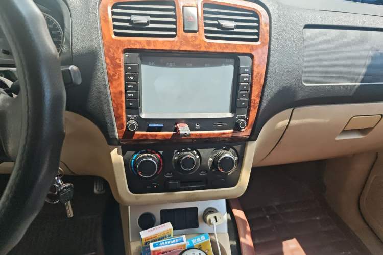 Used Dongfeng Fengon 330 2014 1.5L Manual Comfort Version DK15-02 Audio And AC Panel