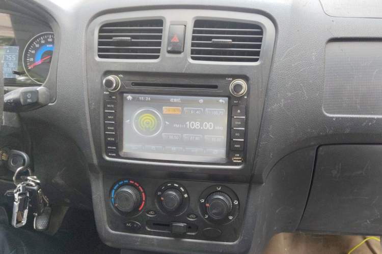 Used Dongfeng Fengon 330 2014 1.5L Manual Utility Version DK15 Audio And AC Panel