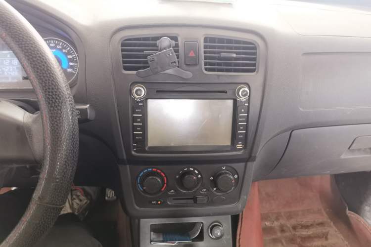 Used Dongfeng Fengon 330 2014 1.5L Manual Utility Version DK15 Audio And AC Panel