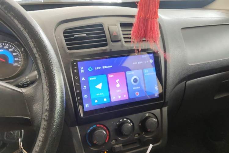 Used Dongfeng Fengon 330 2014 1.2L Manual Practical Version DK12-07 Audio And AC Panel
