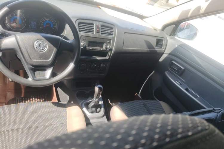 Used Dongfeng Fengon 330 2014 1.5L Manual Utility Version DK15 Audio And AC Panel
