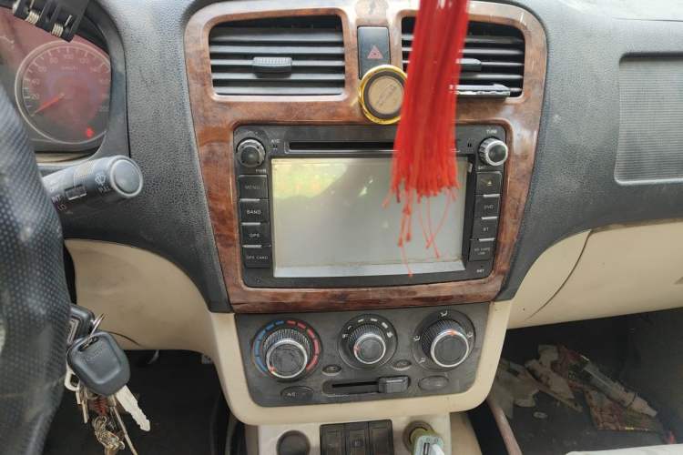 Used Dongfeng Fengon 330 2014 1.5L Manual Utility Version DK15 Audio And AC Panel