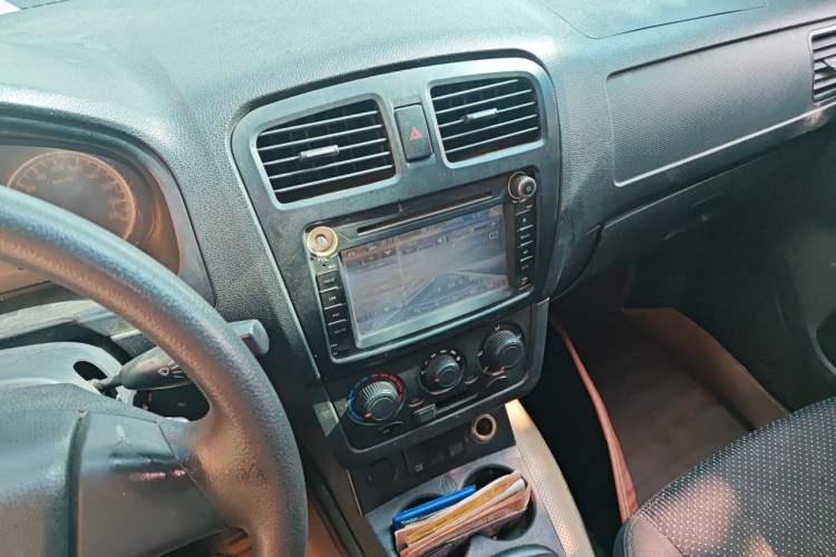Used Dongfeng Fengon 330 2014 1.5L Manual Utility Version DK15 Audio And AC Panel