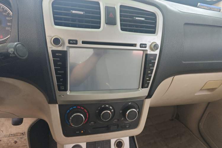 Used Dongfeng Fengon 330 2014 1.5L Manual Standard Edition DK15-02 Audio And AC Panel