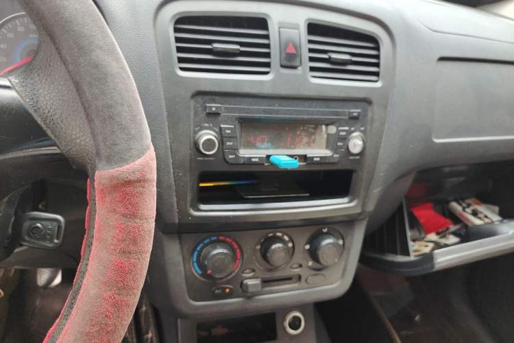 Used Dongfeng Fengon 330 2014 1.2L Manual Practical Version DK12-07 Audio And AC Panel