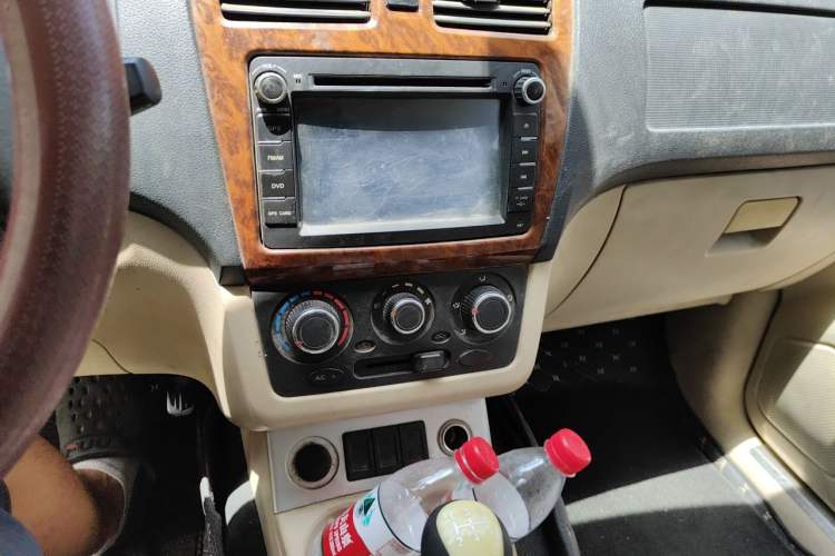 Used Dongfeng Fengon 330 2014 1.5L Manual Comfort Version DK15-02 Audio And AC Panel