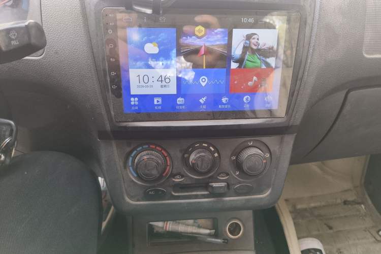 Used Dongfeng Fengon 330 2014 1.2L Manual Practical Version DK12-07 Audio And AC Panel