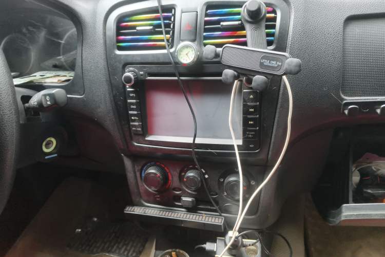 Used Dongfeng Fengon 330 2014 1.5L Manual Utility Version DK15 Audio And AC Panel
