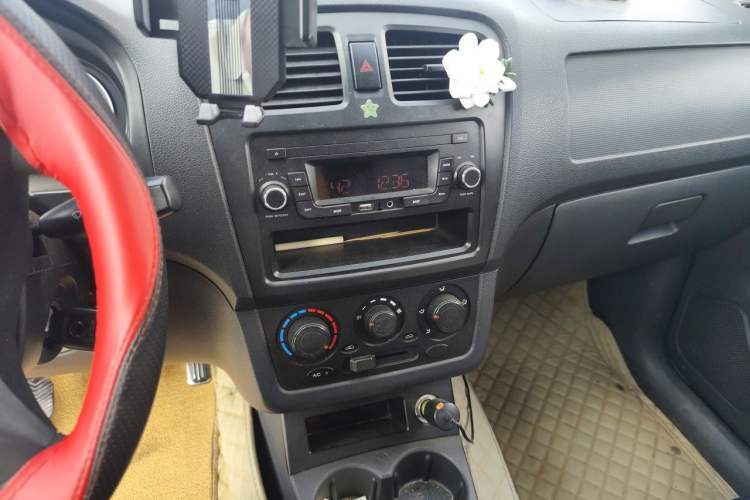 Used Dongfeng Fengon 330 2014 1.3L Manual Utility Version DK13-07 Audio And AC Panel
