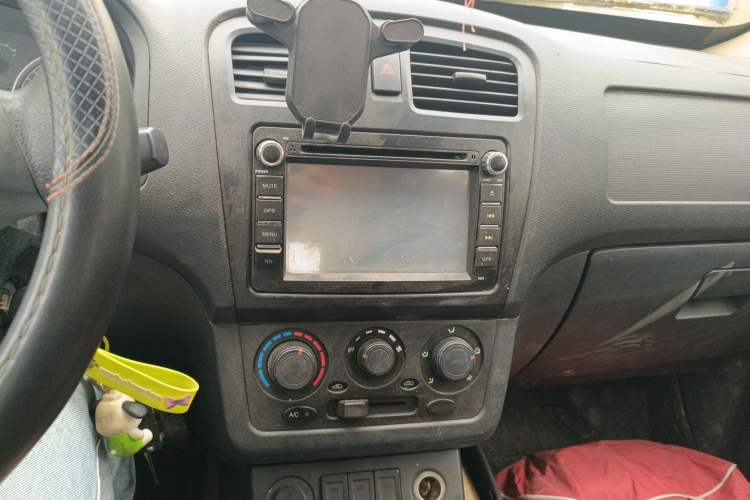 Used Dongfeng Fengon 330 2014 1.5L Manual Utility Version DK15 Audio And AC Panel