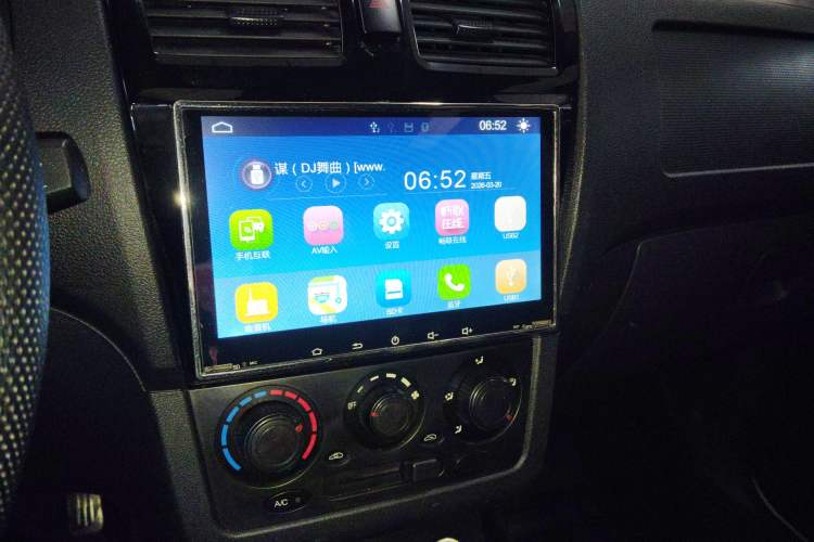 Used Dongfeng Fengon 330 2014 1.5L Manual Utility Version DK15 Audio And AC Panel