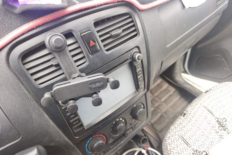 Used Dongfeng Fengon 330 2014 1.5L Manual Utility Version DK15 Audio And AC Panel