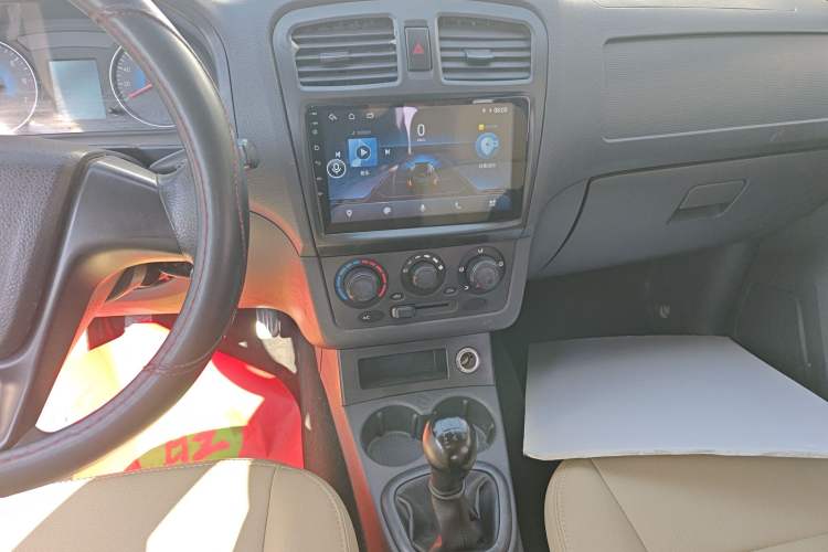 Used Dongfeng Fengon 330 2014 1.5L Manual Utility Version DK15 Audio And AC Panel