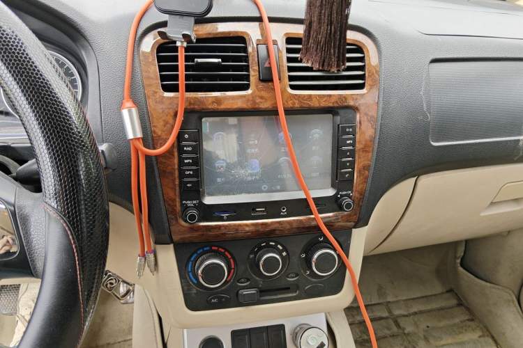 Used Dongfeng Fengon 330 2014 1.5L Manual Utility Version DK15 Audio And AC Panel