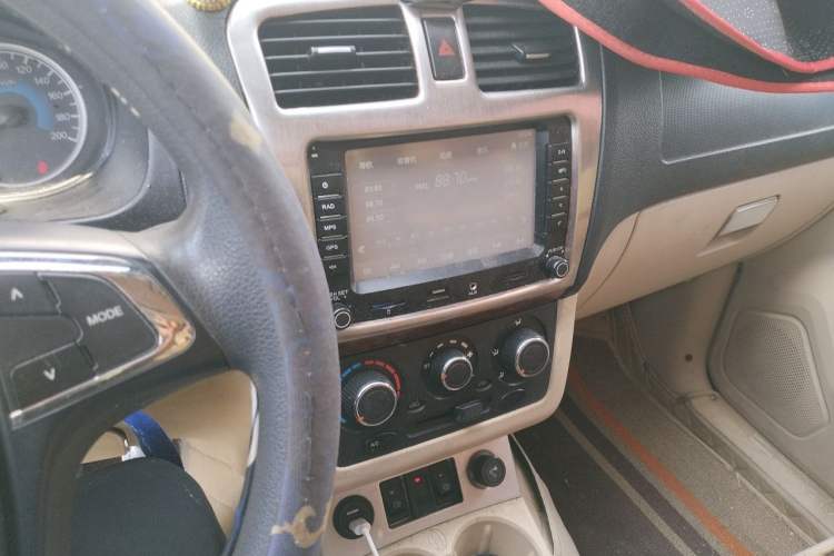 Used Dongfeng Fengon 330 2014 1.5L Manual Comfort Version DK15-02 Audio And AC Panel