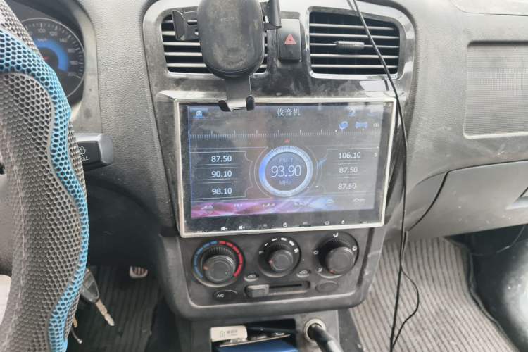 Used Dongfeng Fengon 330 2014 1.5L Manual Utility Version DK15 Audio And AC Panel